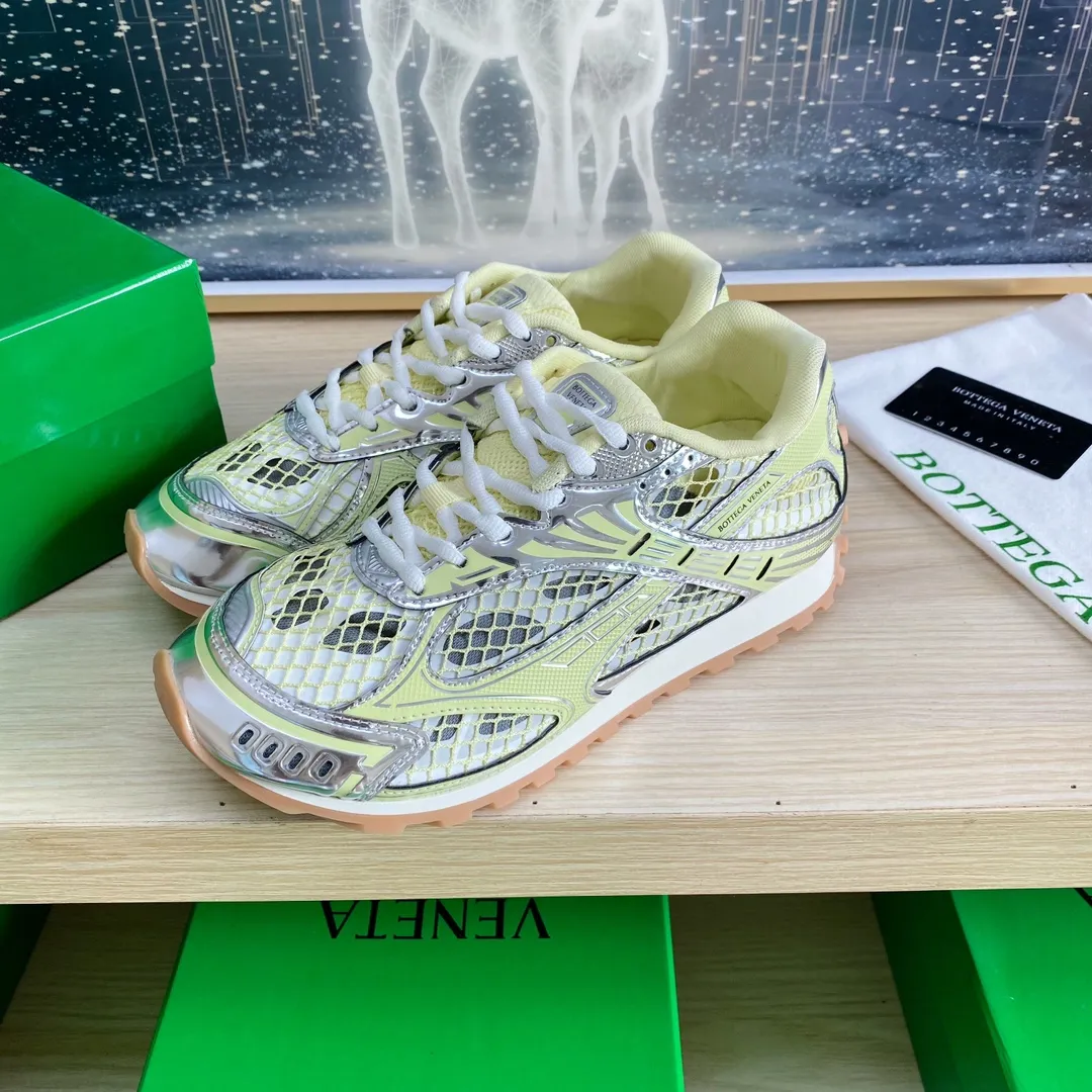 p620🐮🐮High-end version, the original 1:1 couple style new model is on the shelves🔥BV Orbit sneakers Wang Yibo's same style couple's Dad Runner sneakers, made of lightweight technical mesh fabric. Features a geometric patterned rubber outsole. The outsole is made of color-blocked TPU outsole. Size: women’s shoes 35-40, men’s shoes 39-45.